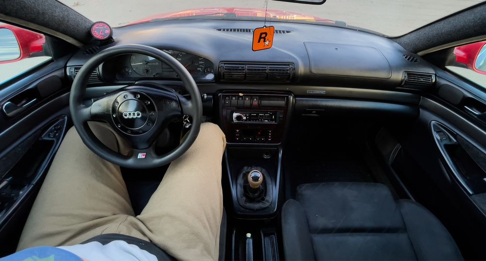 Ауди а4 1.8турбо quattro