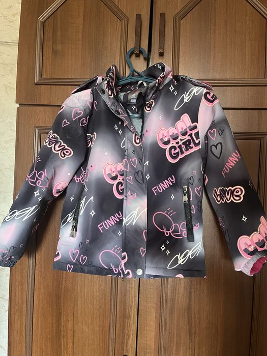 Продам куртки для девочки
