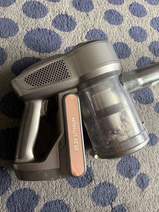 Вертикальный пылесос  delonghi xlm