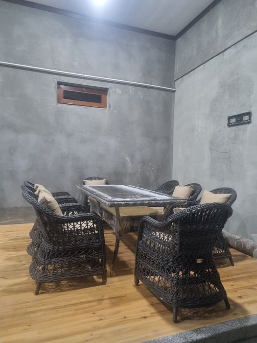 Arzon va ishonchli ratan stol stularmiz bor