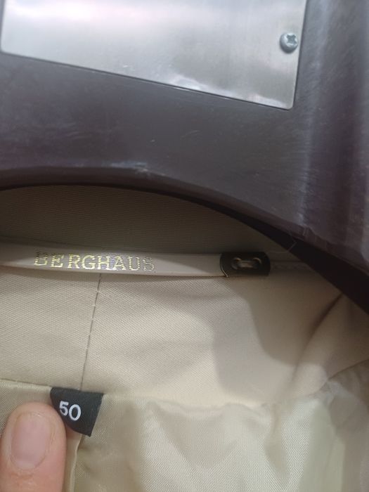 Продаётся повседневности фирменный плащи