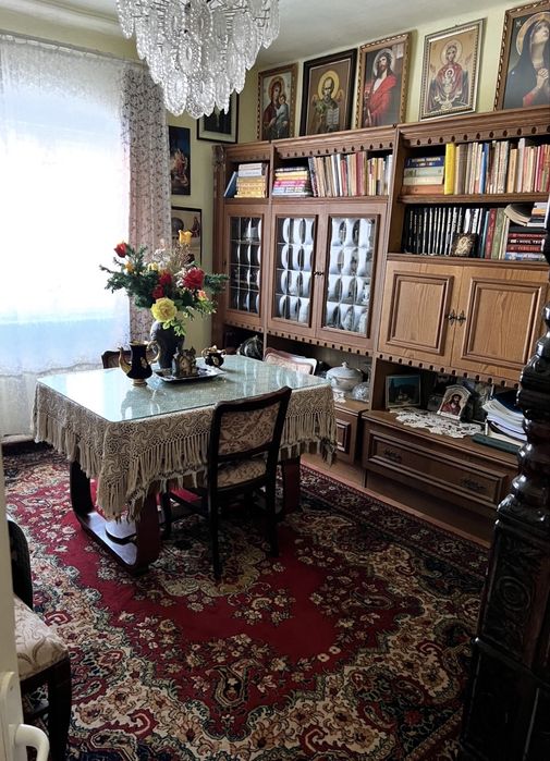 Vând casă cu 5 camere,baie,bucatarie,mobilata complet sau partial.