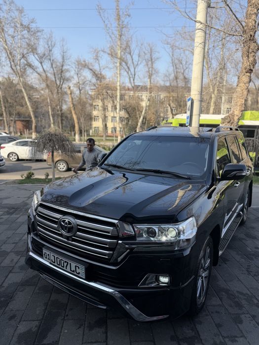 Tayota Land Cruiser vrx 200