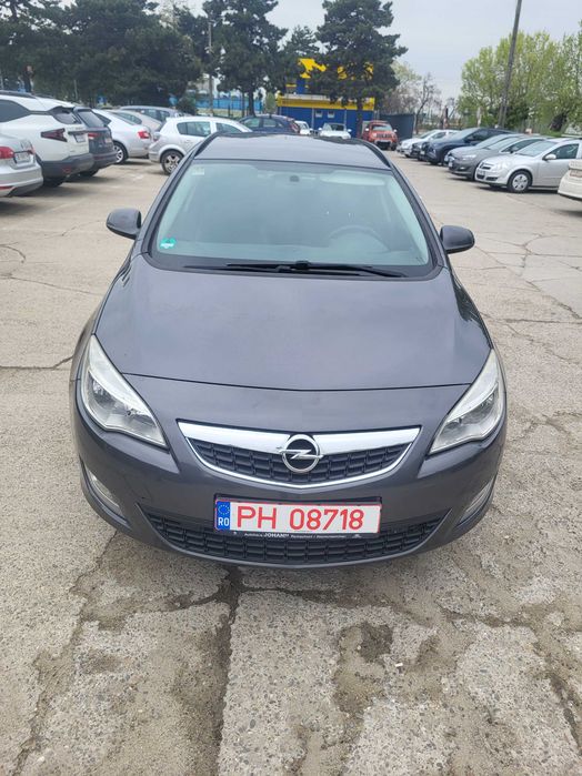 Vând Opel Astra Sports Tourer 2012 2.0Diesel 165cai