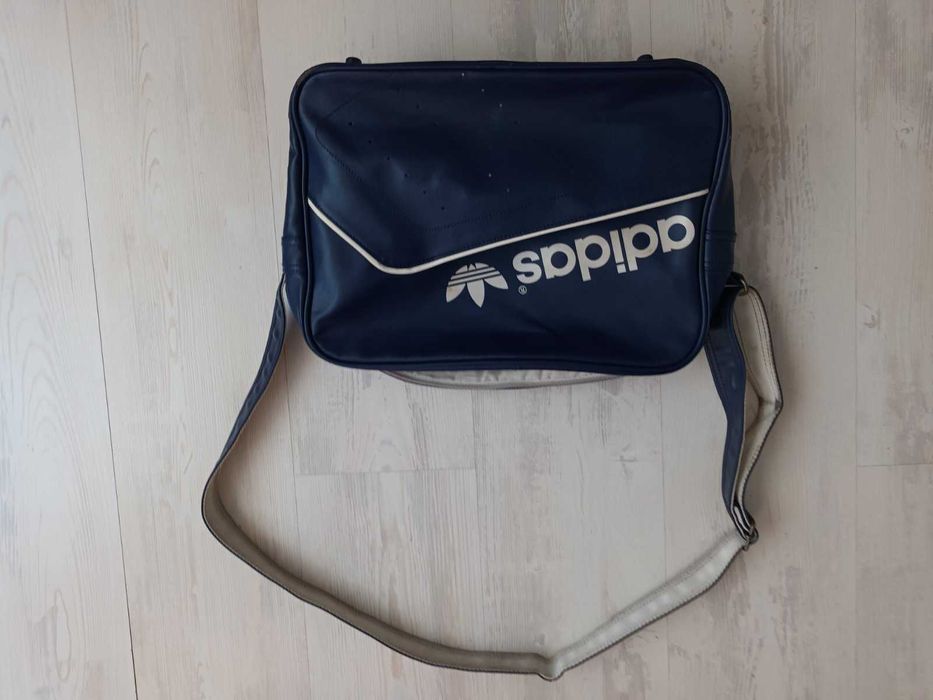 Спортна кожена синя чанта Адидас