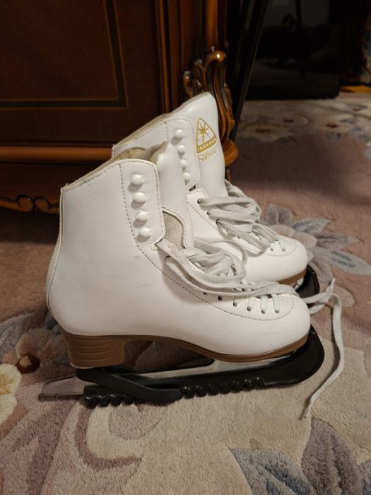 Продаю коньки 5 с.В отличном состоянии.