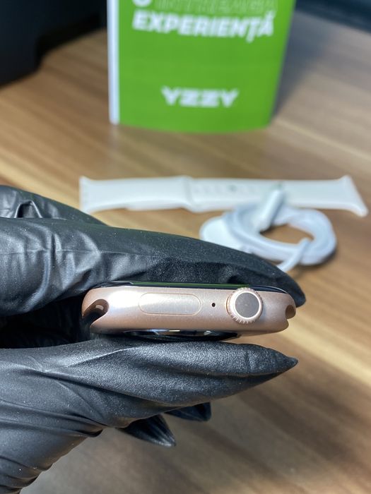 Apple Watch 11 / 46 mm / GPS / Gold