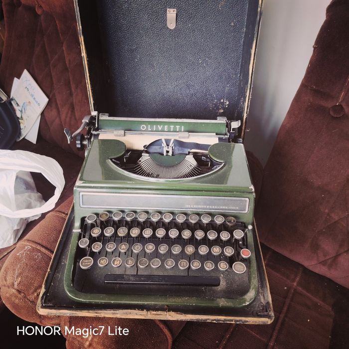 Пишеща машина Olivetti