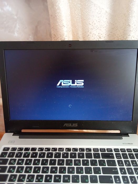 Ноутбук ASUS рабочи