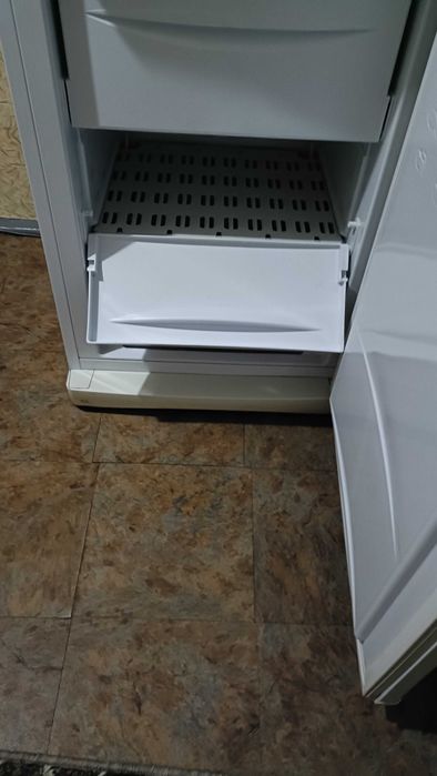 Продам морозильную камеру  indesit