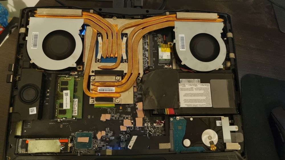 Laptop gaming MSI GT63 Titan 8SG rtx 2080 200W