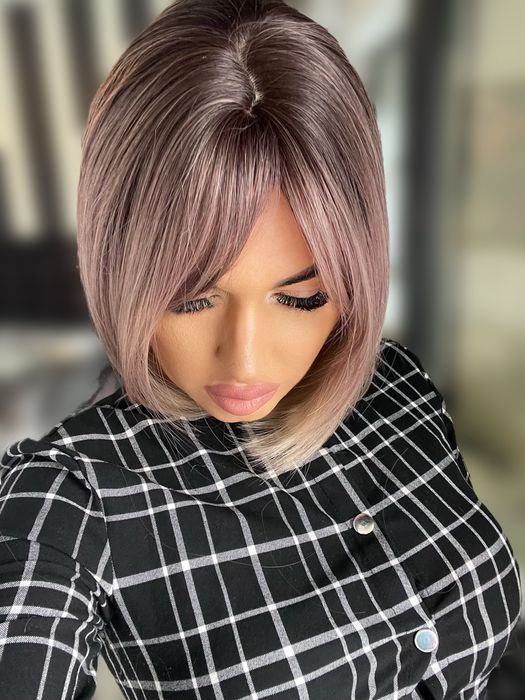 Peruca scurta -bob blonda / nuantat cu mov -violet