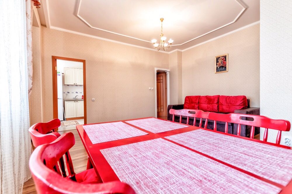 Хорошая, чистая,двухкомнатная квартира.Дом министерств .Байтерек.