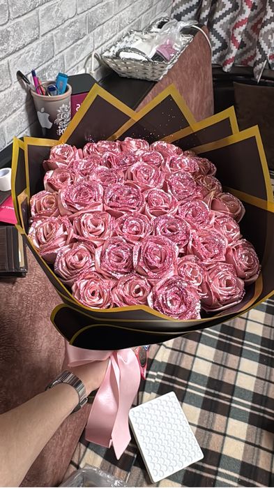 Розы  из атласных лент