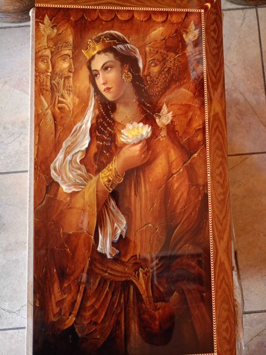 Дървена табла за игра,арт изпълнение с рисунки по нея.