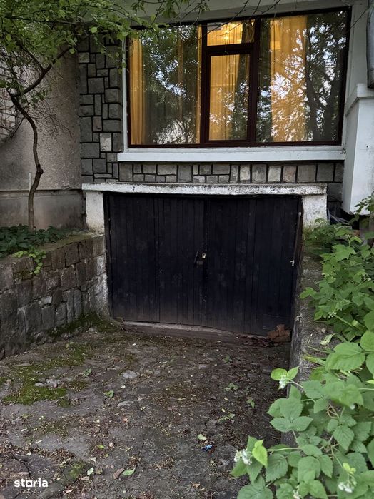 Apartament cu garaj, grădină, aer conditionat și centrală proprie