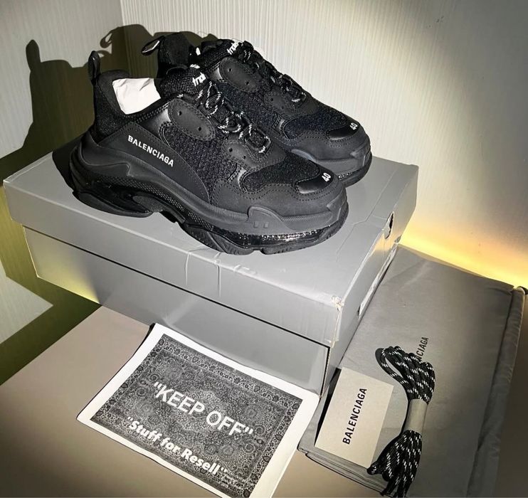 Balenciaga triple s black