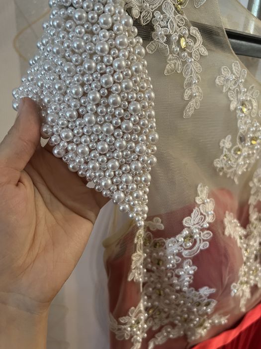 Вечернее красное платье