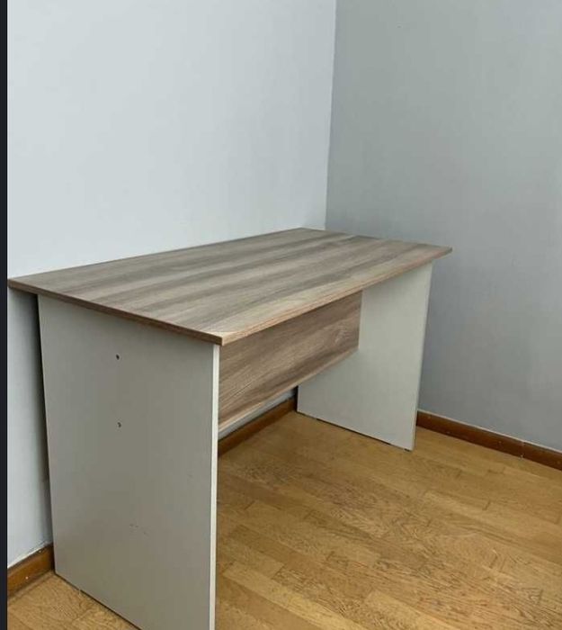 Стол для учебы или дома