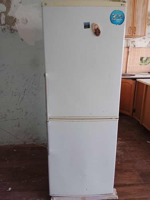 Продам рабочий холодильник