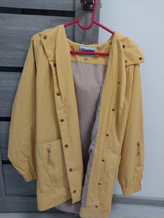 Плащ жёлтый, хорошего качества