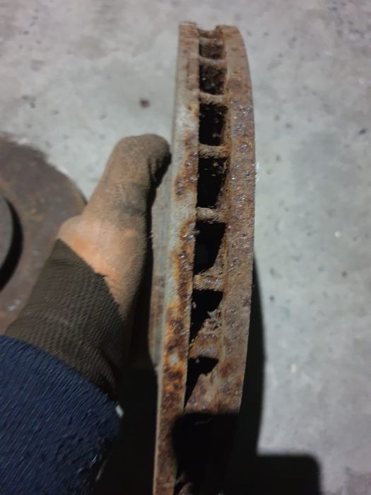 Передние тормозные диски предположительно Toyota