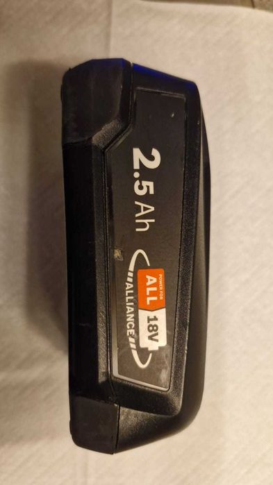 Bosch Acumulator 12V 1,5Ah Li-Ion (250 lei) si Bosch PBA 18v 2,5A (150 lei )