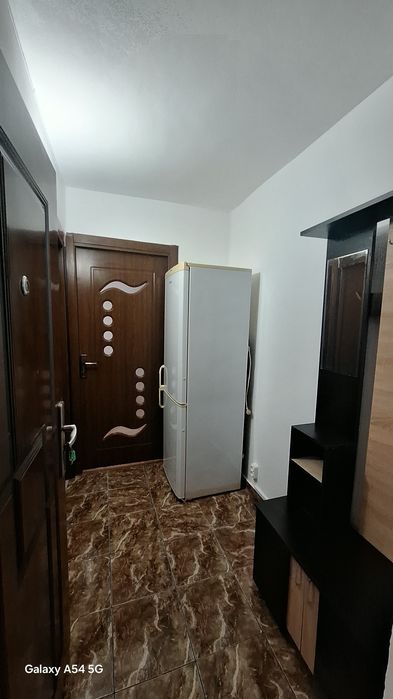 Închiriez garsoniera