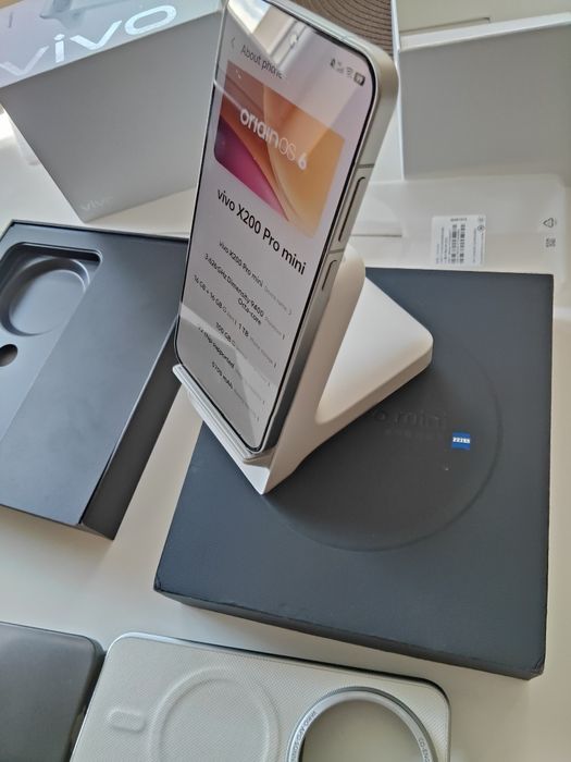 Продавам Vivo x200 pro mini 16gb/1tb