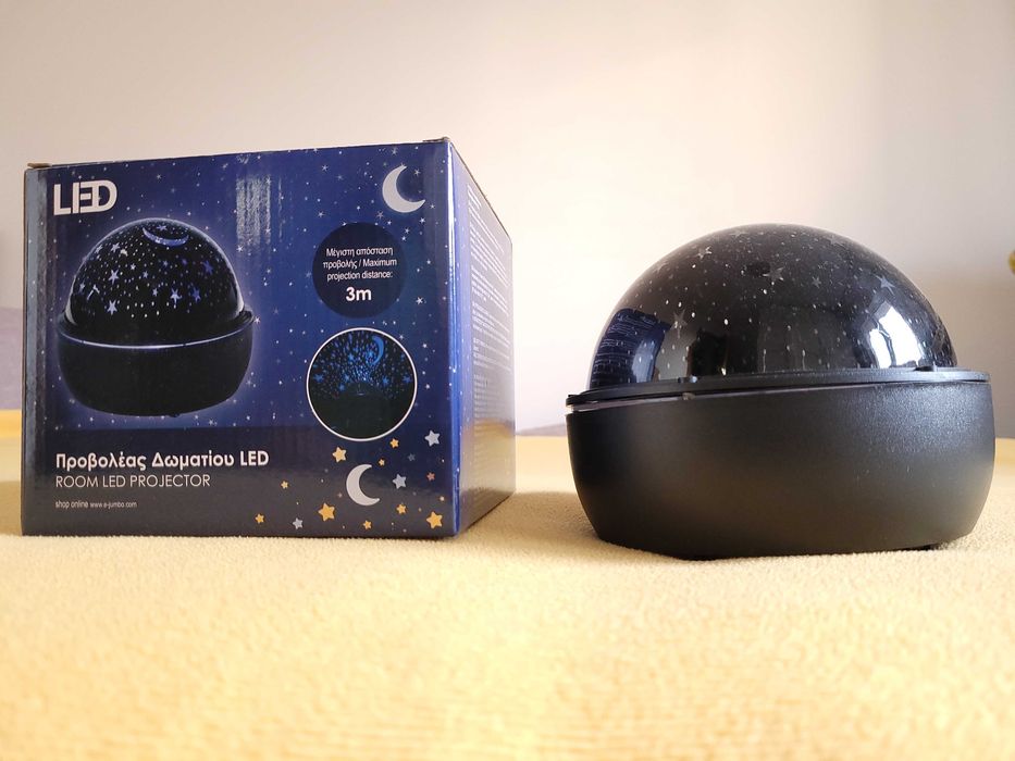 Proiector LED pe baterii - stele/luna proiectate static sau in miscare