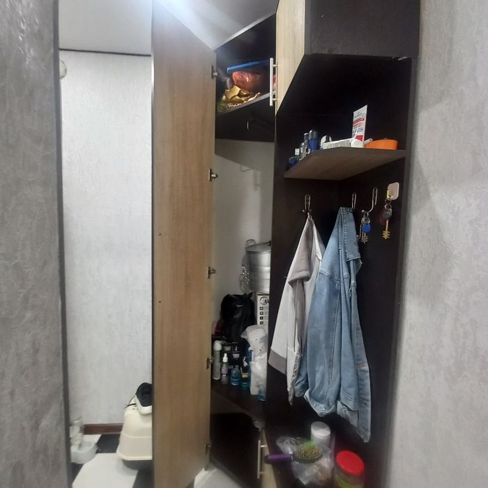 Продам угловой шкаф