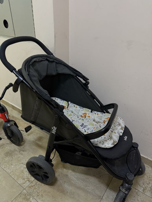Продам коляску Joie