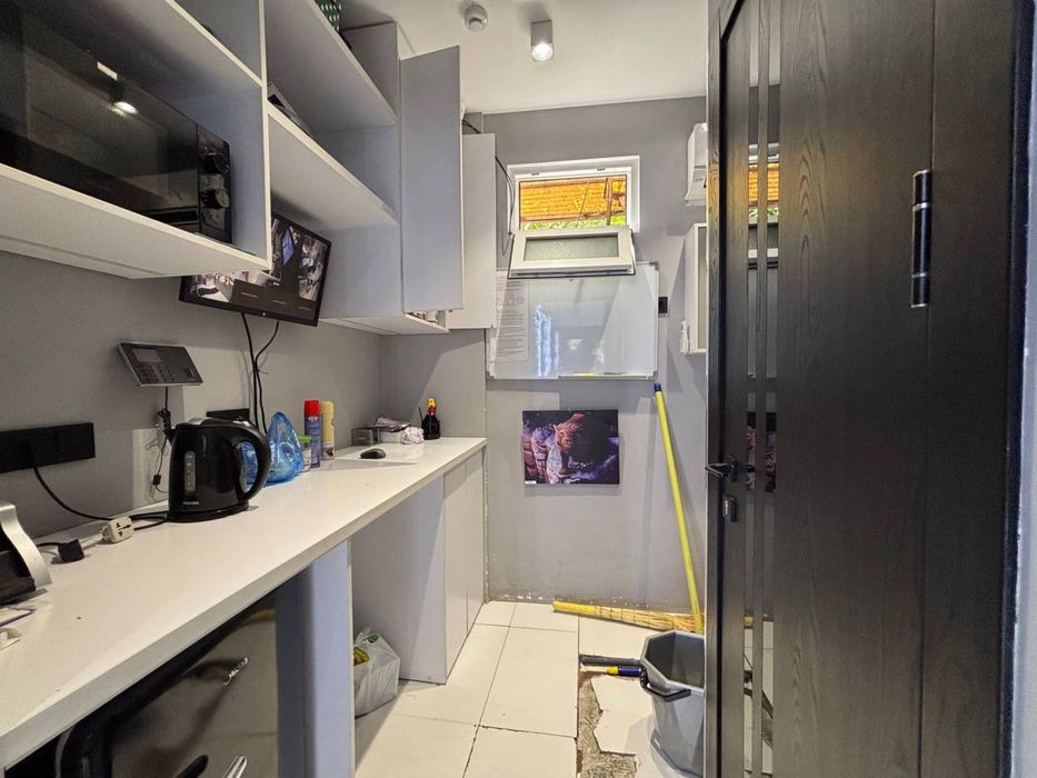 Ойбек Метро | 50кв - нежилое помещение Аренда