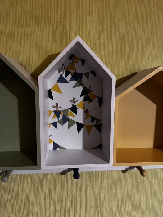 Етажерка закачалка за детска стая