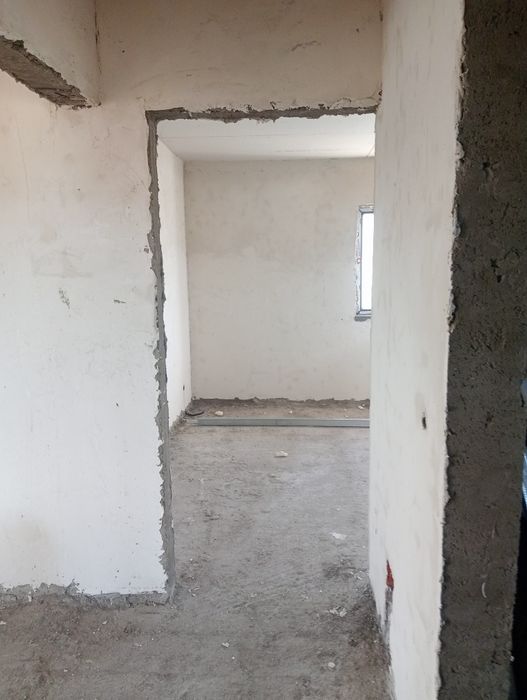 Casa la roșu de vânzare