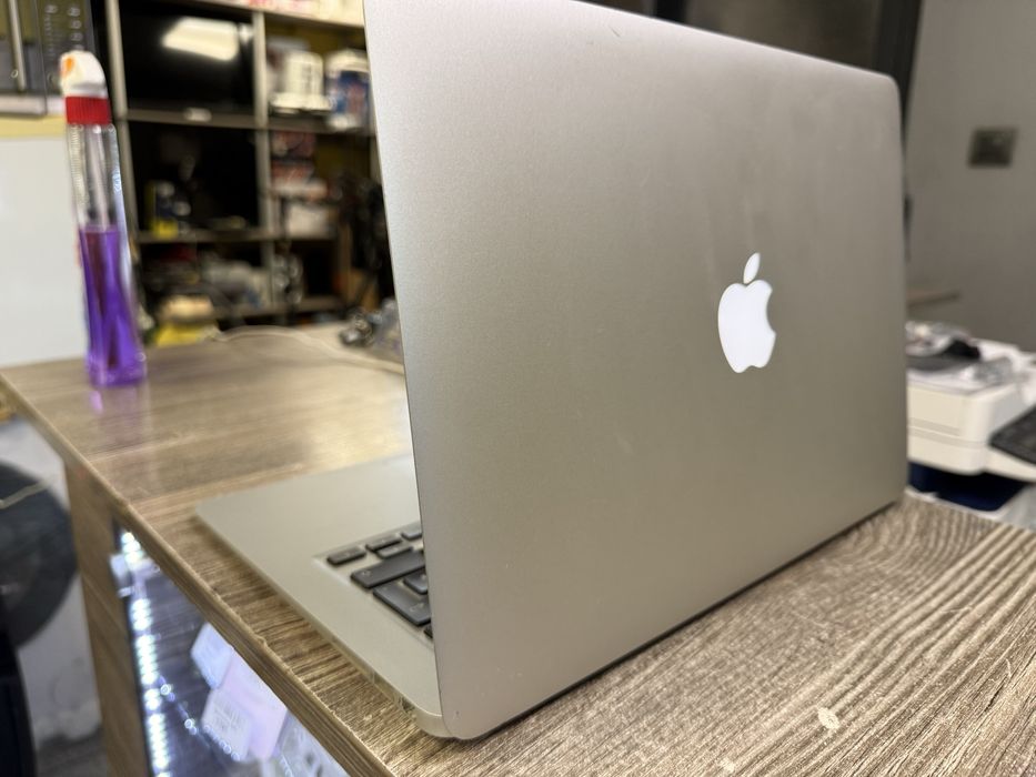 MacBook Air A1466 / Mid 2012