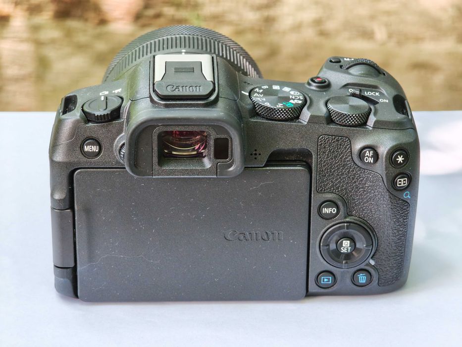 Беззеркальный полнокадровый фотоаппарат Canon R8 + объективы