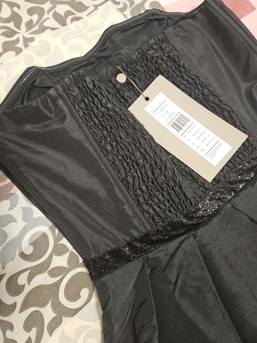 Къса черна рокля