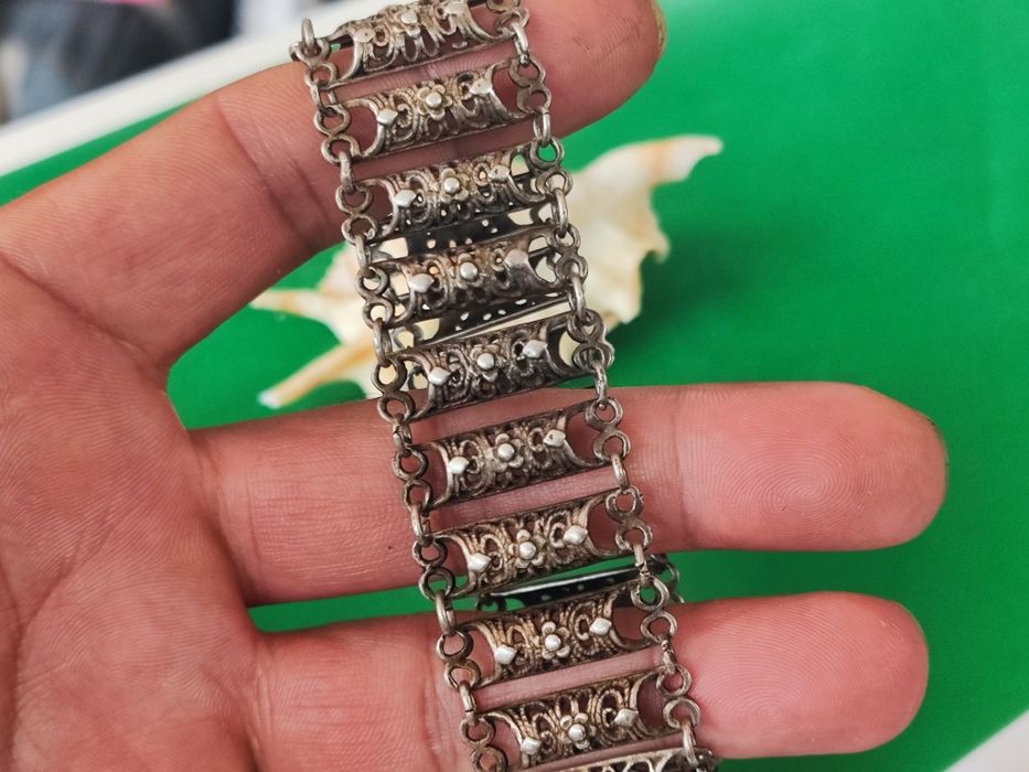 Стара сребърна гривна