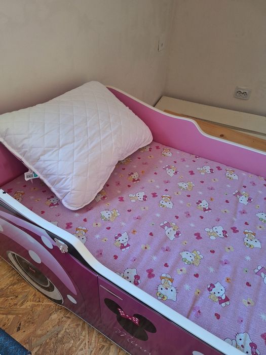 Pătuț + saltea  ,pentru fete 5-12 ani preț ușor negociabil