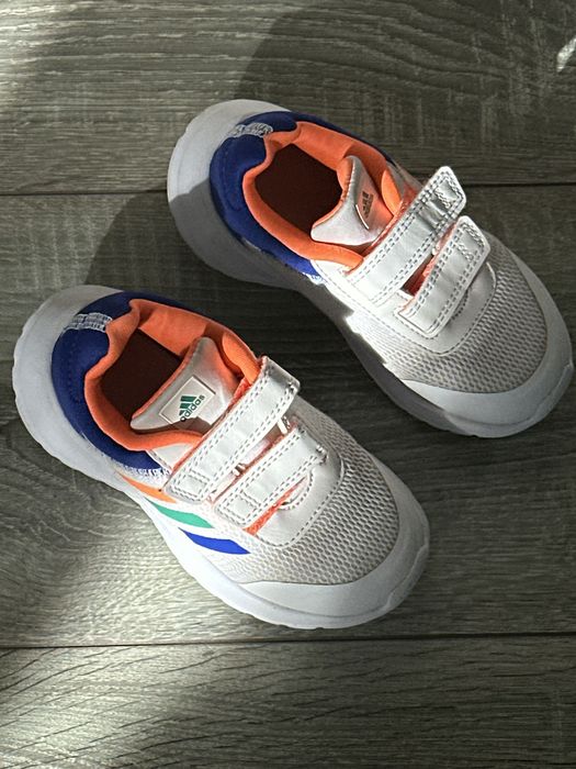 Продам кроссовки Adidas на мальчика 25 размер