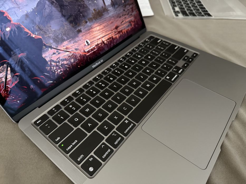 Продам MacBook Air / M1