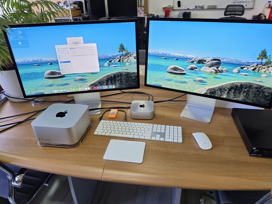 Mac Studio M2 Max 32GB/512GB + Stand NVME+ KB + Mouse