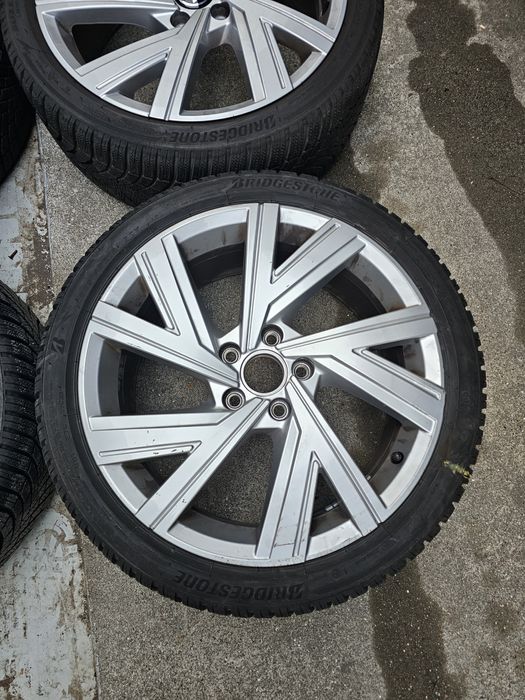 Jante originale VW R line r18 Bergamo cu cauciucuri de iarna