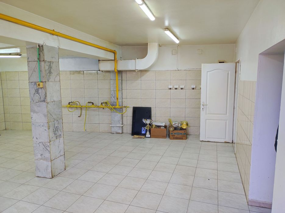 Inchiriez casa la curte zona Delfinului- Pantelimon