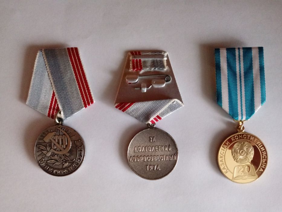 Продаются разные часы, медали