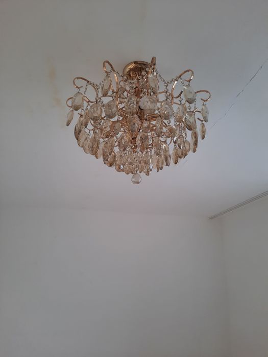 Продам люстру     .