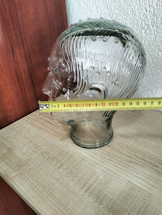 Стъклен манекен , стъклена глава