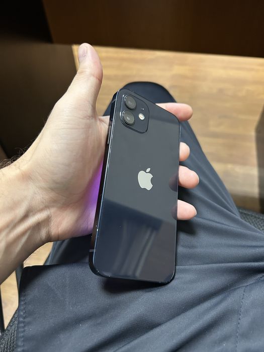 iPhone 12.