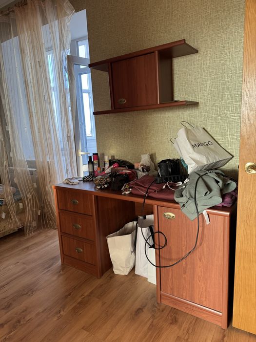 Продам стол и полку сверху